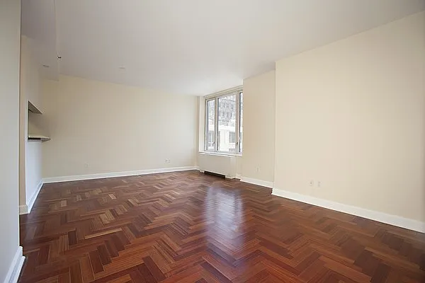 Rented by LKW International Real Estate LLC | media 11