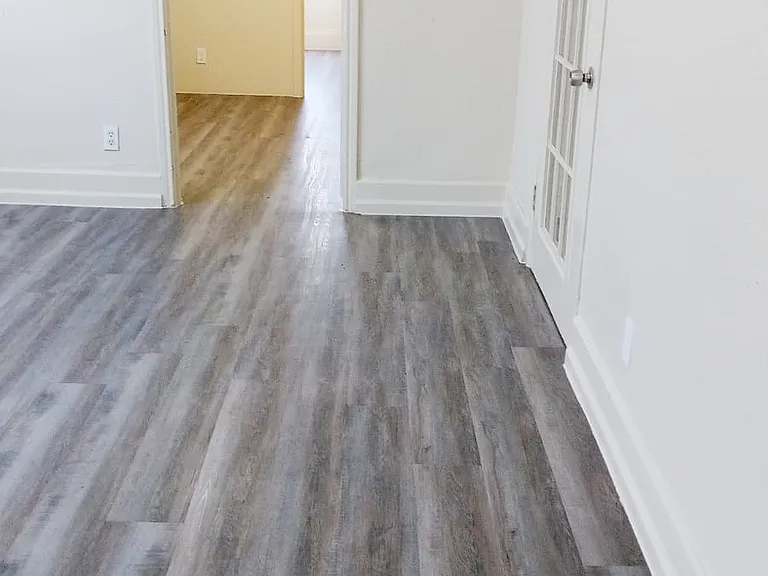204 S Hackberry St #B — Photo 5