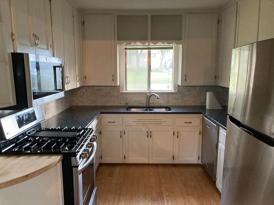 2nd image of 3205 Bridle Path