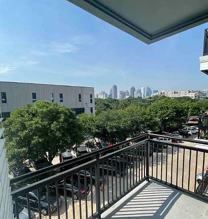 4th image of 2828 Lemmon Ave E