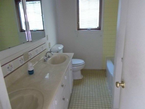 3rd image of 322 W 1st St
