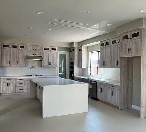 3rd image of 10422 W Saint Anne Pl