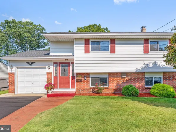 22 Ovington Dr, Hamilton, NJ 08620