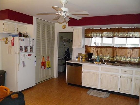 3rd image of 113 Garden Dr
