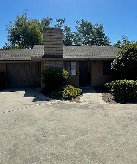 2024 S Walnut Ct #2024 — Photo 1