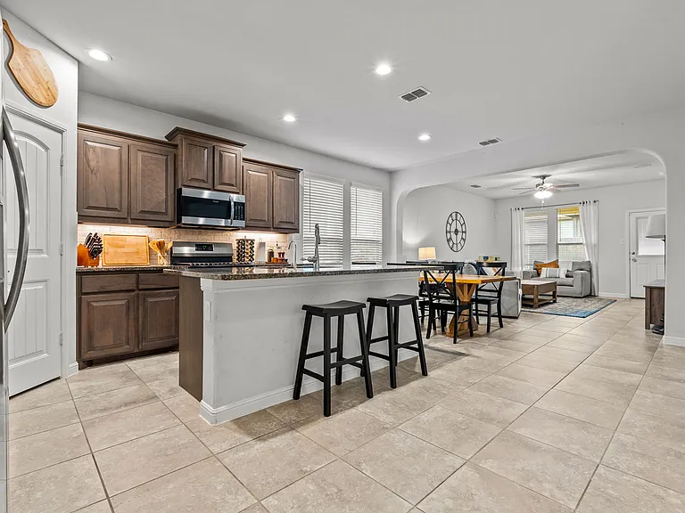 9108 Golden Hollow Ln — Photo 8