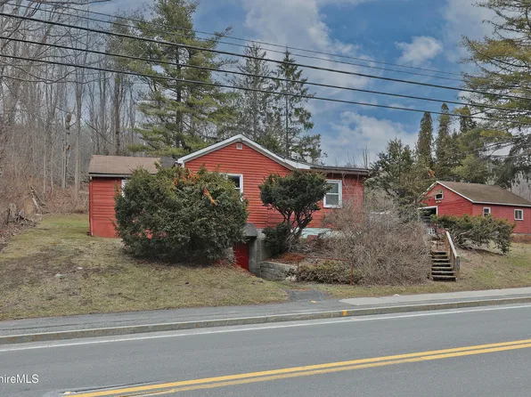 735 Cape St, Lee, MA 01238