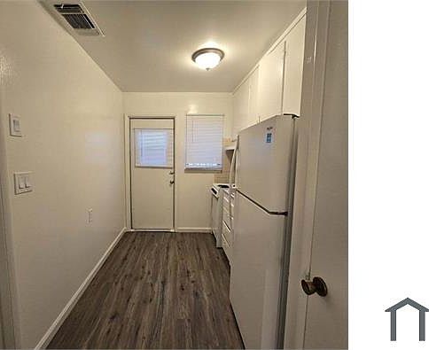 1st image of 219 E Tuolumne St