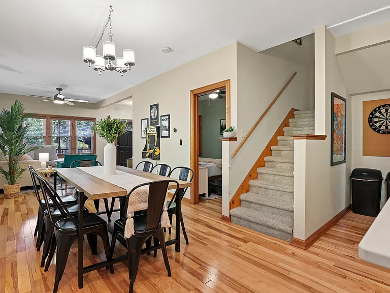 216 E Smith St — Photo 3