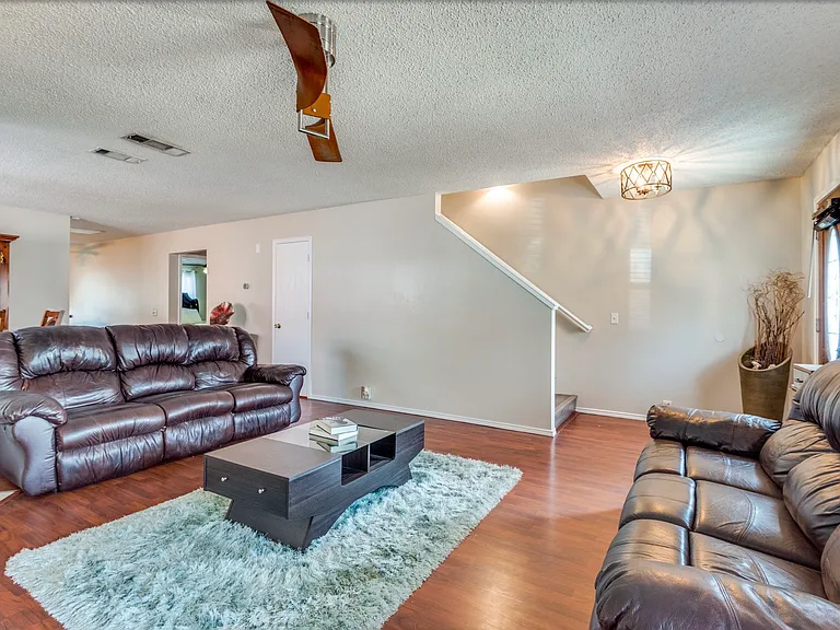 212 Prentice Dr — Photo 6