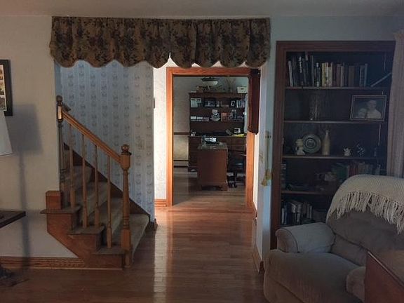 4th image of 110 Parkhurst Dr