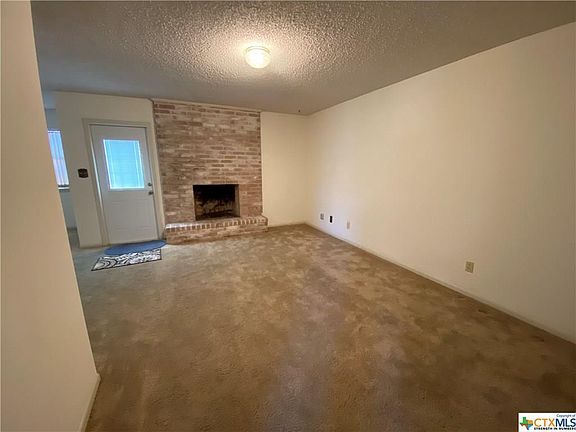 3rd image of 106 Kreekview Dr