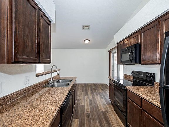 5th image of 4079 S Cedar Ave