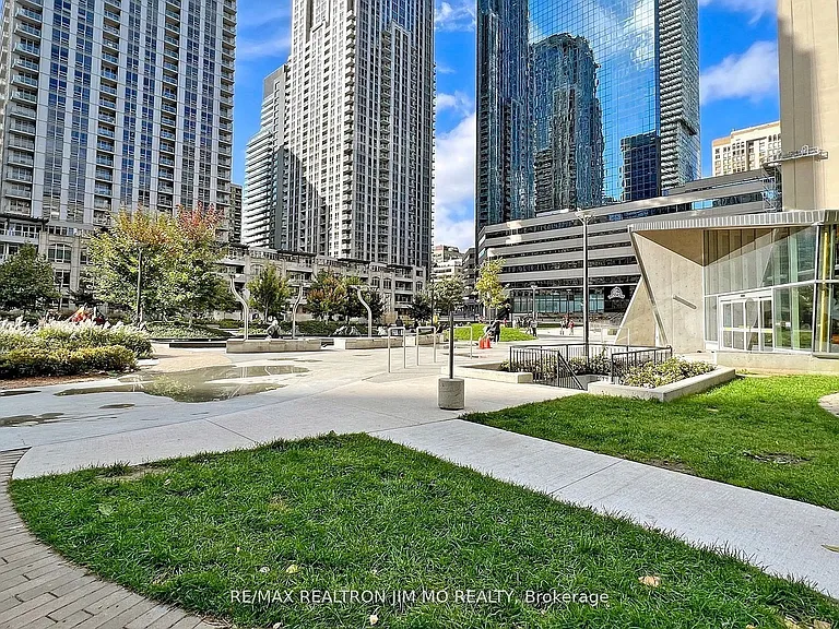 386 Yonge St #2508 — Photo 43