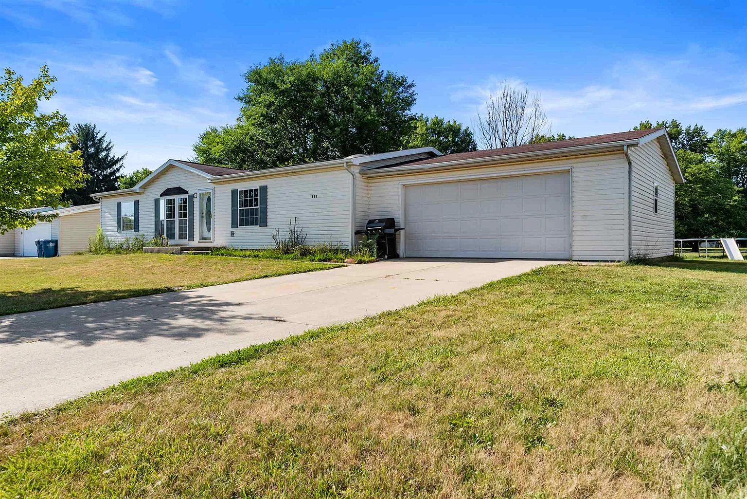 851 E South D St photo 1