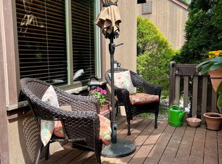 15 Canterbury Ln #15, Avon, CT 06001