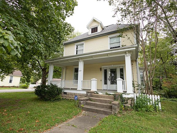 2nd image of 1004 Church St