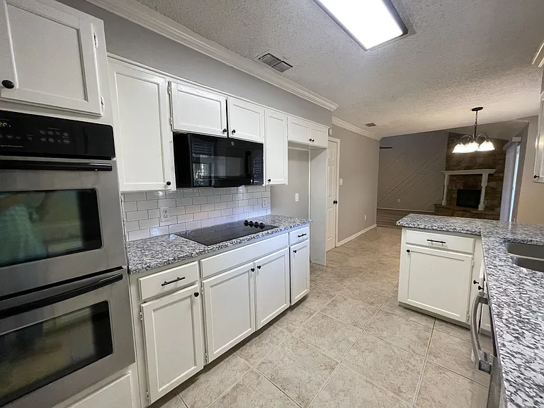 3502 Leighton Dr — Photo 4