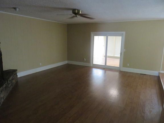 5th image of 844 S Chateau Dr