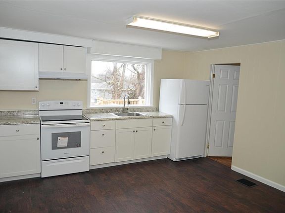 4th image of 267 Buddie Ave