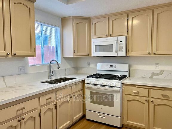 4th image of 248 Orange Ave APT B