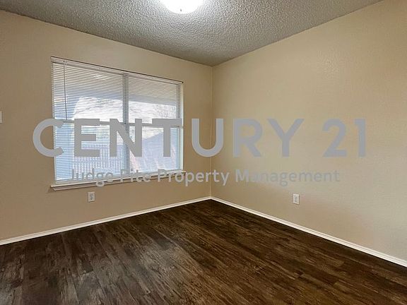 4th image of 4021 Busch Gardens Dr