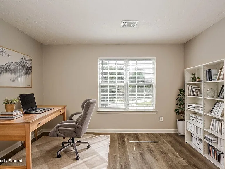 135 Greenland Dr — Photo 15