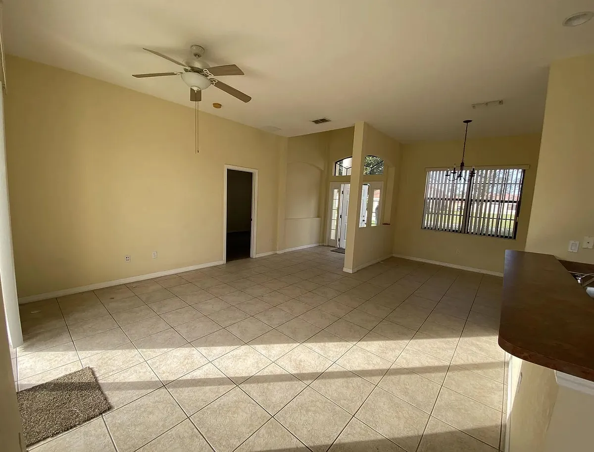 Building Photo - 404 Cinnamon Dr