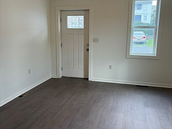 2nd image of 27 Vine St #27