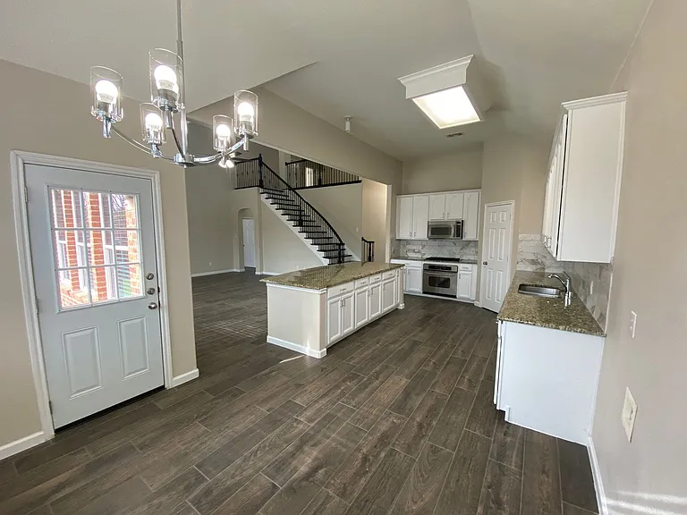 5668 Imperial Meadow Dr — Photo 10