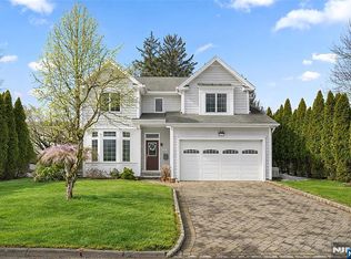 137 6th St, Cresskill, NJ 07626