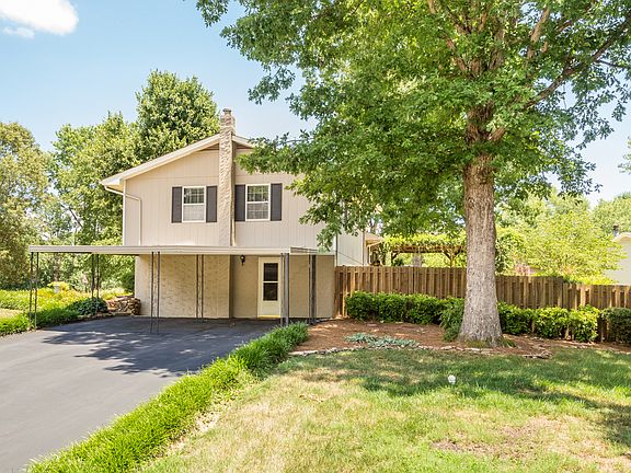 5th image of 7740 Village Way Dr