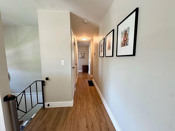 4th image of 325 Empire Dr