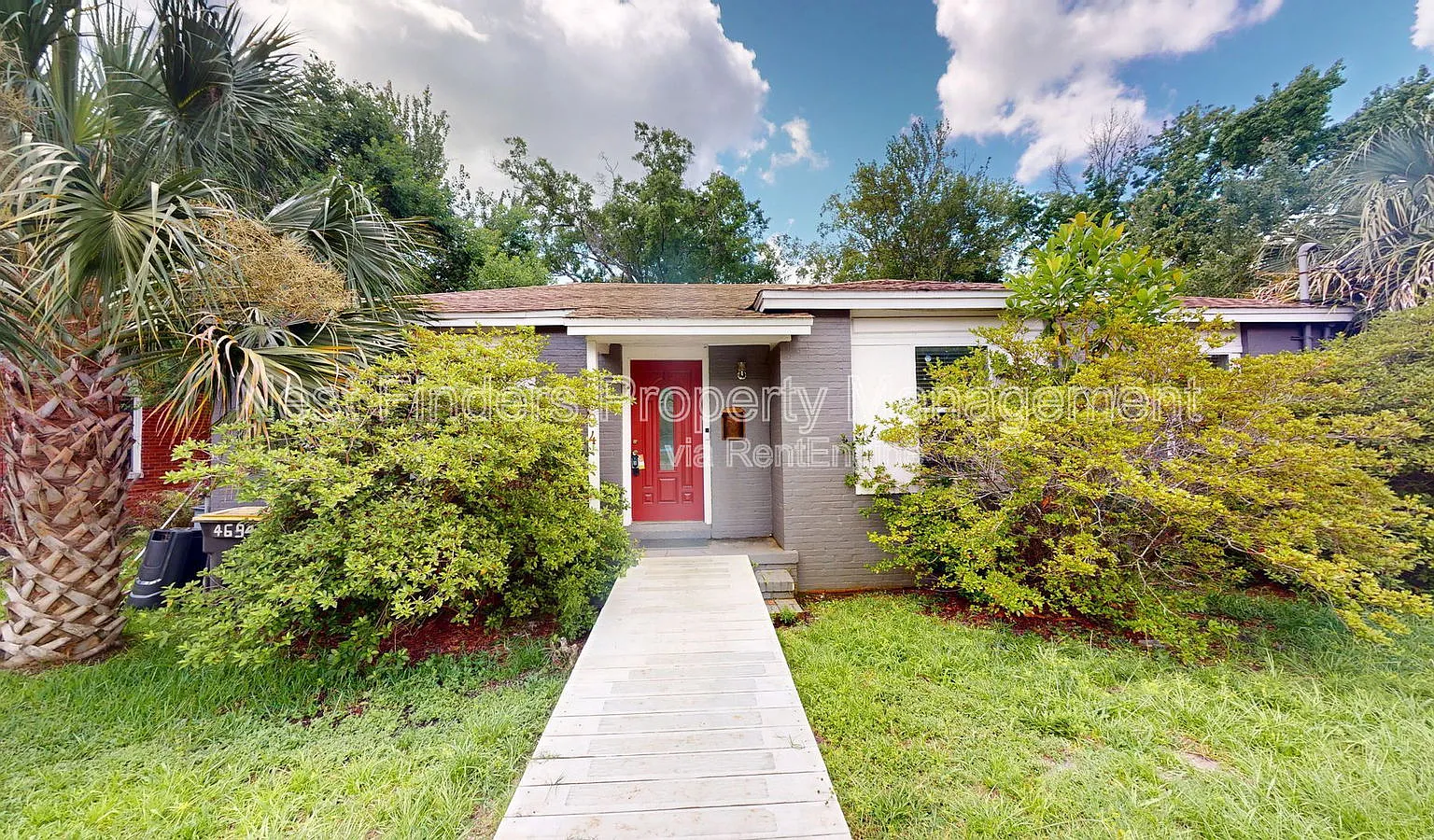 3 bed, 1.0 bath, 1039 sqft, $1,350 — Photo 1
