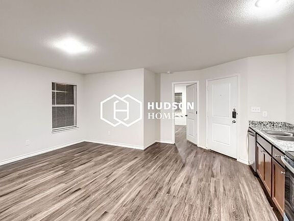 4th image of 2015 Avenue L Unit B