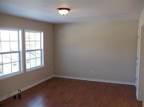 5th image of 360 Woodcrest Dr