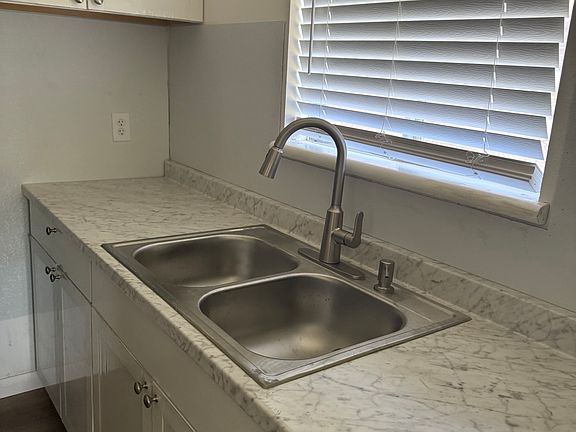 4th image of 1105 W Wenco Dr #1107