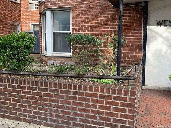 3rd image of 89-15 Parsons Blvd #11G