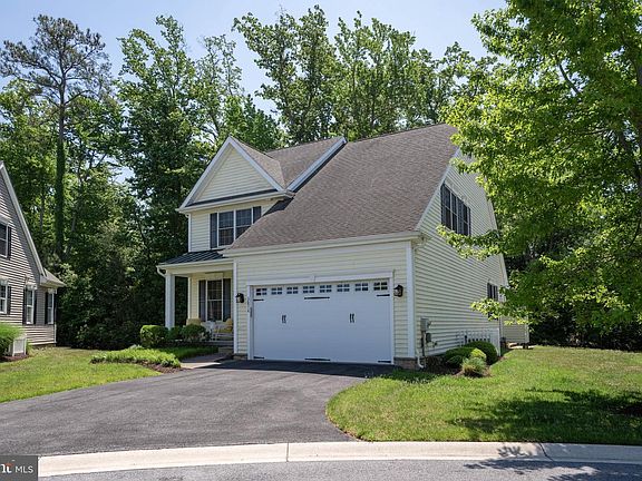 3rd image of 36514 Warwick Dr