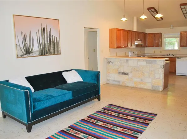 640 Aspen Ln, Cottonwood Shores, TX 78657