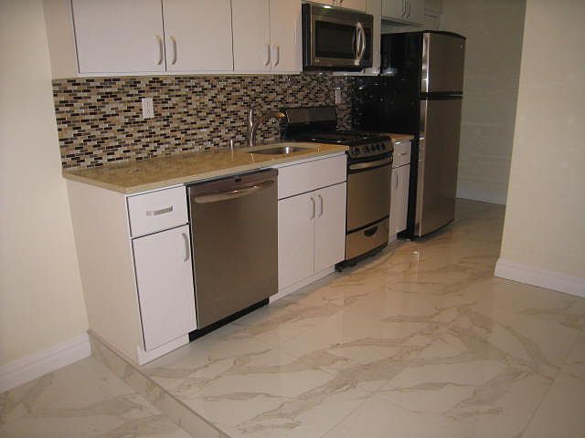 1st image of 3005 Newtown Ave #2