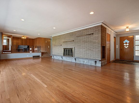 4th image of 10502 Fitzsimmons Dr