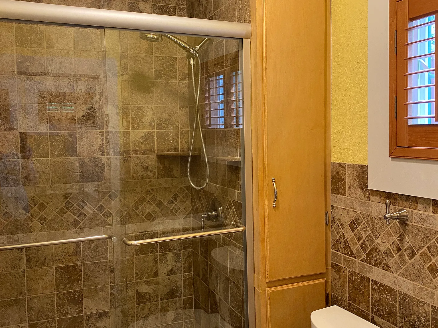 Studio, 300 sqft, $900 — Photo 2