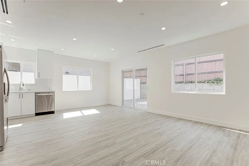 2 bed, 1.5 bath, 800 sqft, $3,150 — Photo 4