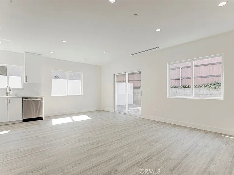 7856 Kyle St — Photo 4