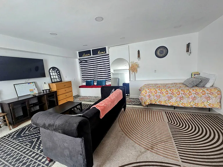 2548 E Wilson Ave — Photo 163