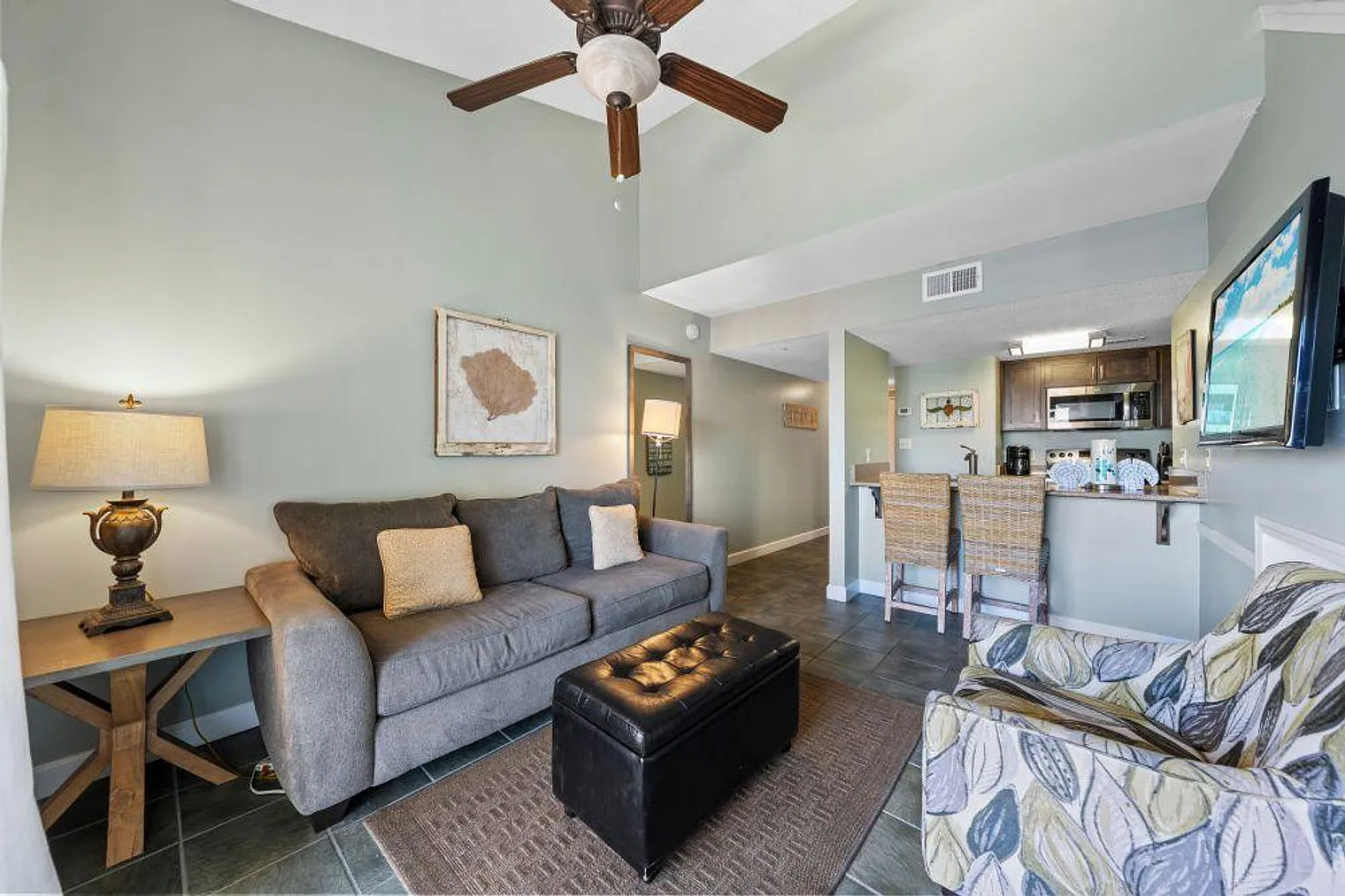 1 bed, 2.0 bath, 742 sqft, $2,520 — Photo 2