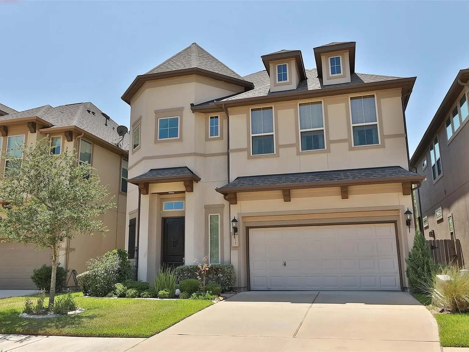 3 bed, 3.5 bath, 2489 sqft, $5,500 — Photo 1