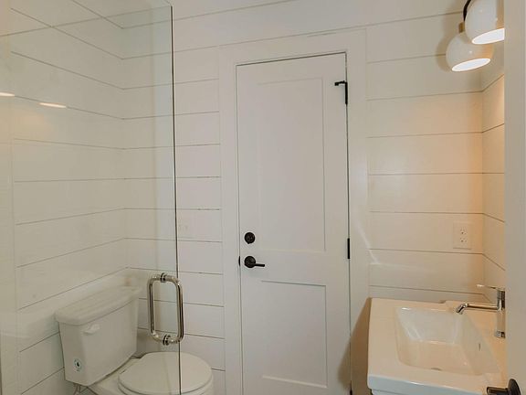 Classic tile bathroom!