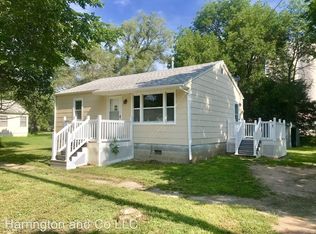 318 E 2nd St, Halstead, KS 67056